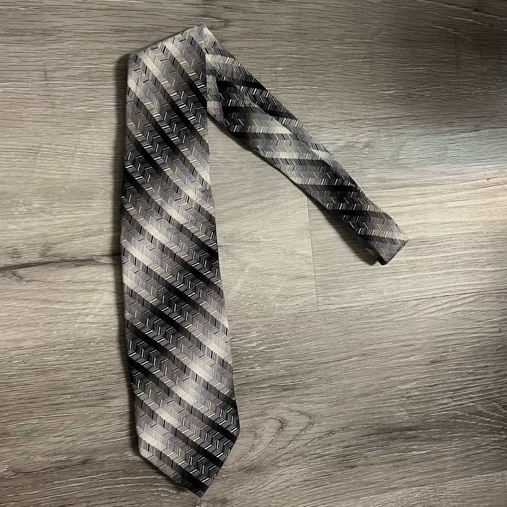Joseph and Feiss vintage greyscale 100% silk tie with 3d geometric pattern